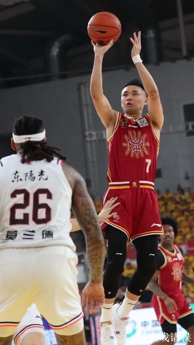 弗格45分辽宁惜败首钢 张宁17分山西胜四川